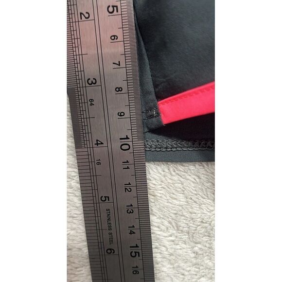 UNDER ARMOUR "HEAT GEAR" WOMENS WOVEN TRAINING SHORTS (XL) NWT GRAY/PINK - Picture 4 of 7